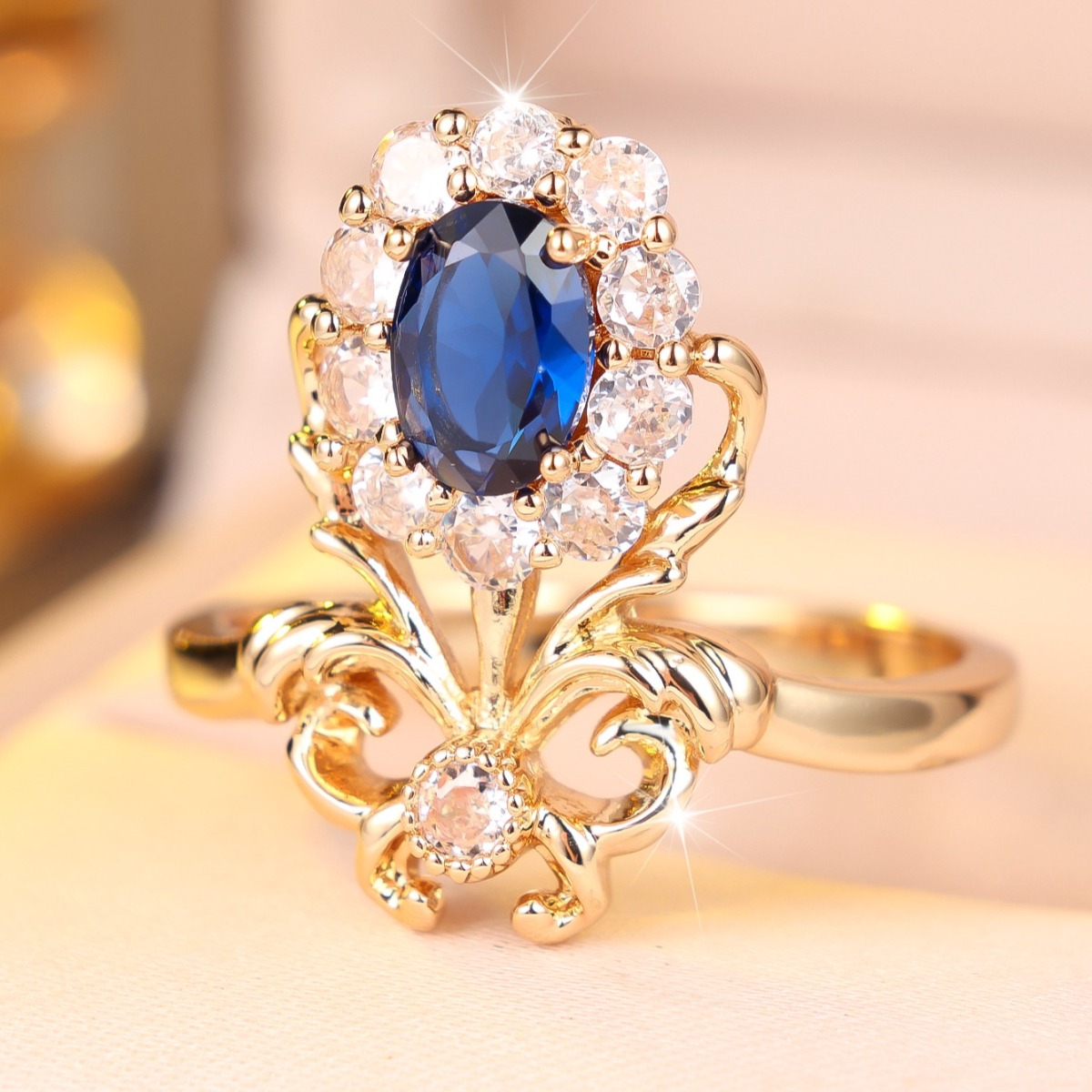 Unisex Hollow Scroll Vine Sculpture Ring, Elegant Design